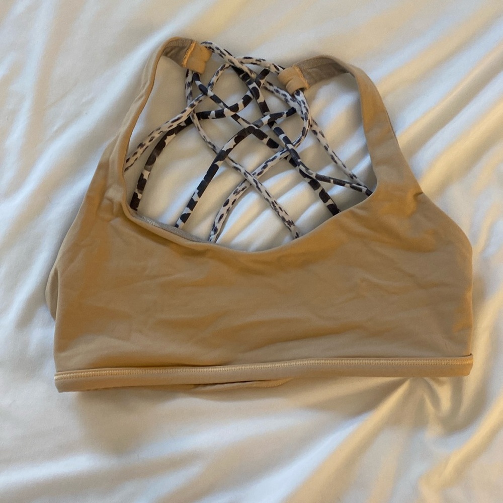 Size 4 racer back sports bra lululemon